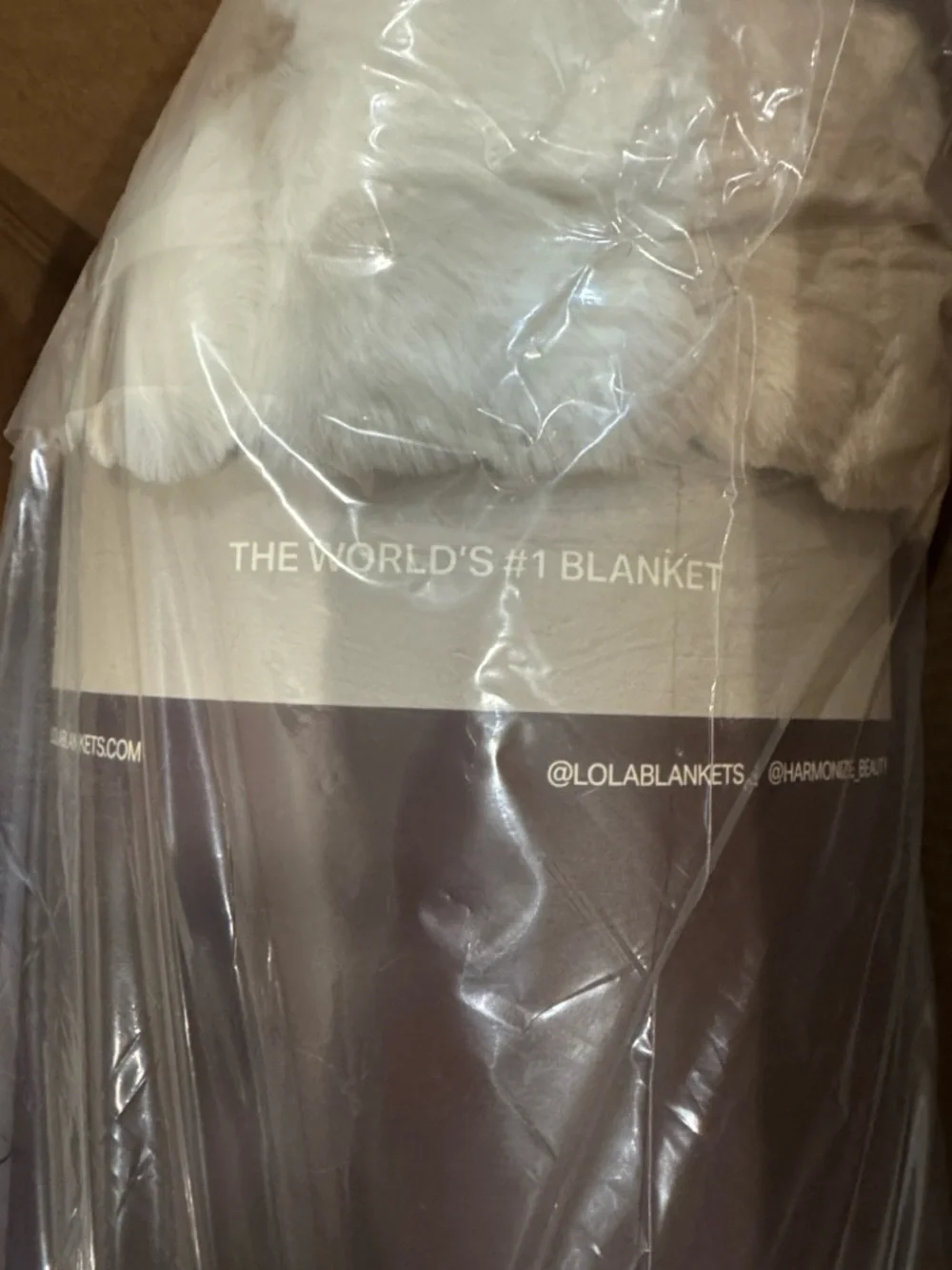 Lola Blankets X Harmonize/Latte Check/Plush Throw/Blanket/Size L/NIB/SEALED! - Picture 9 of 16